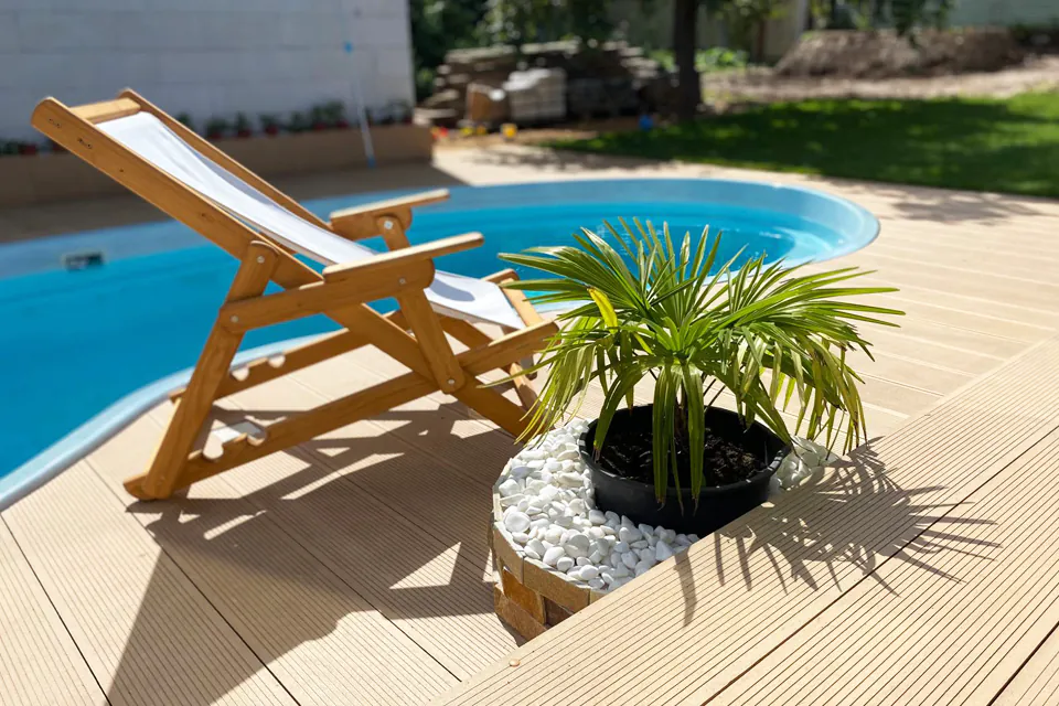 Терраса вокруг бассейна в цвете "Орех"